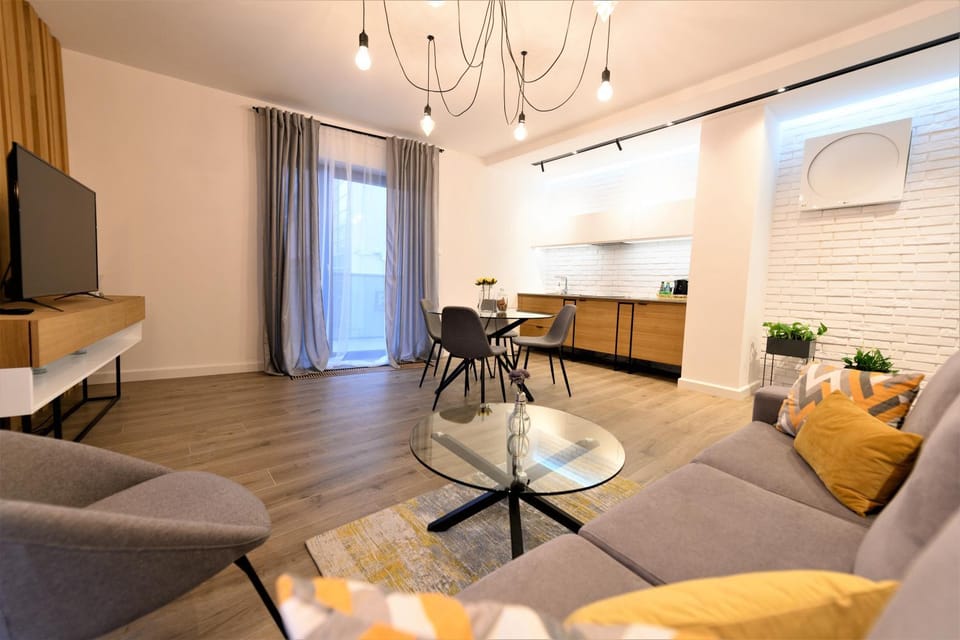 Communal lounge/ TV room, TV and multimedia, Kitchen or kitchenette, Living room, Seating area, Dining area, Evening entertainment