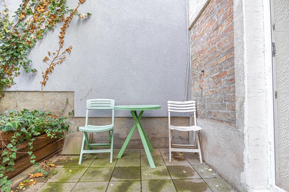 Patio, Spring, Dining area