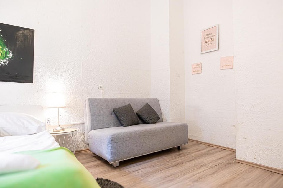 Bed, Seating area, Bedroom