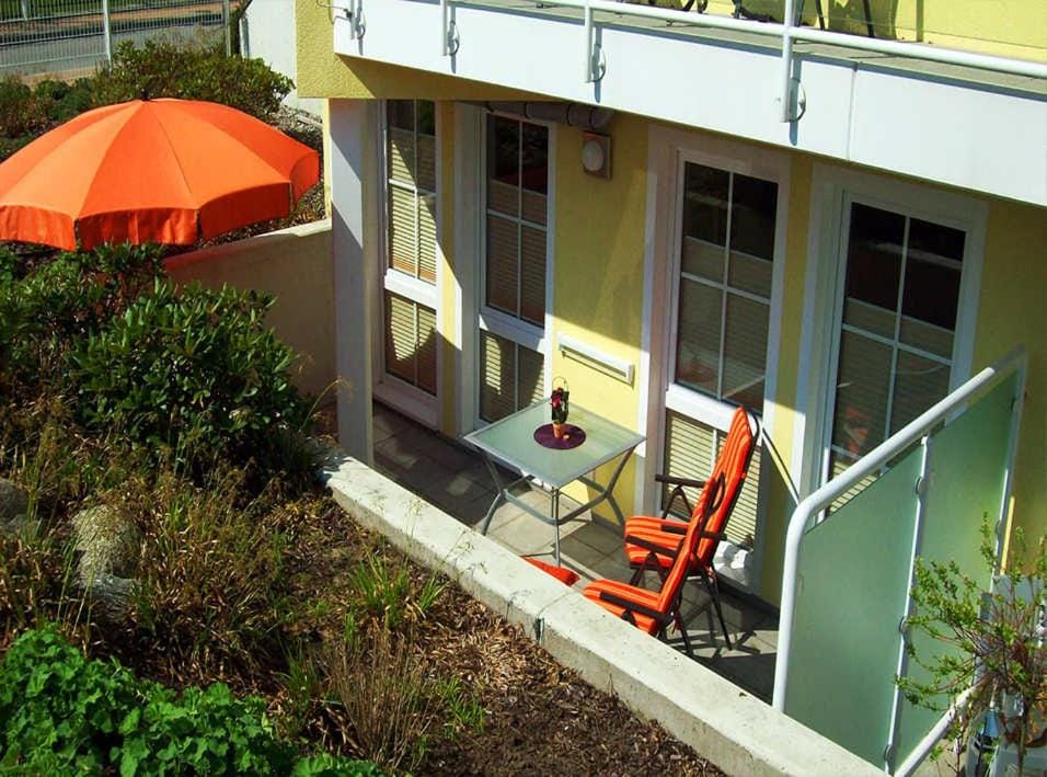 Facade/entrance, Balcony/Terrace