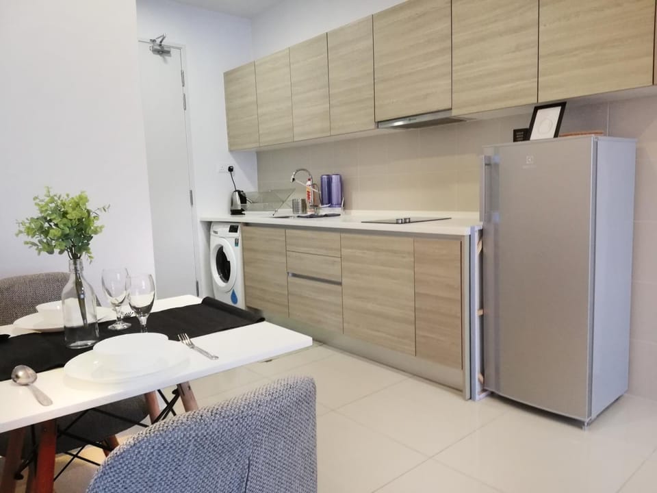 Kitchen or kitchenette, Dining area, Communal kitchen