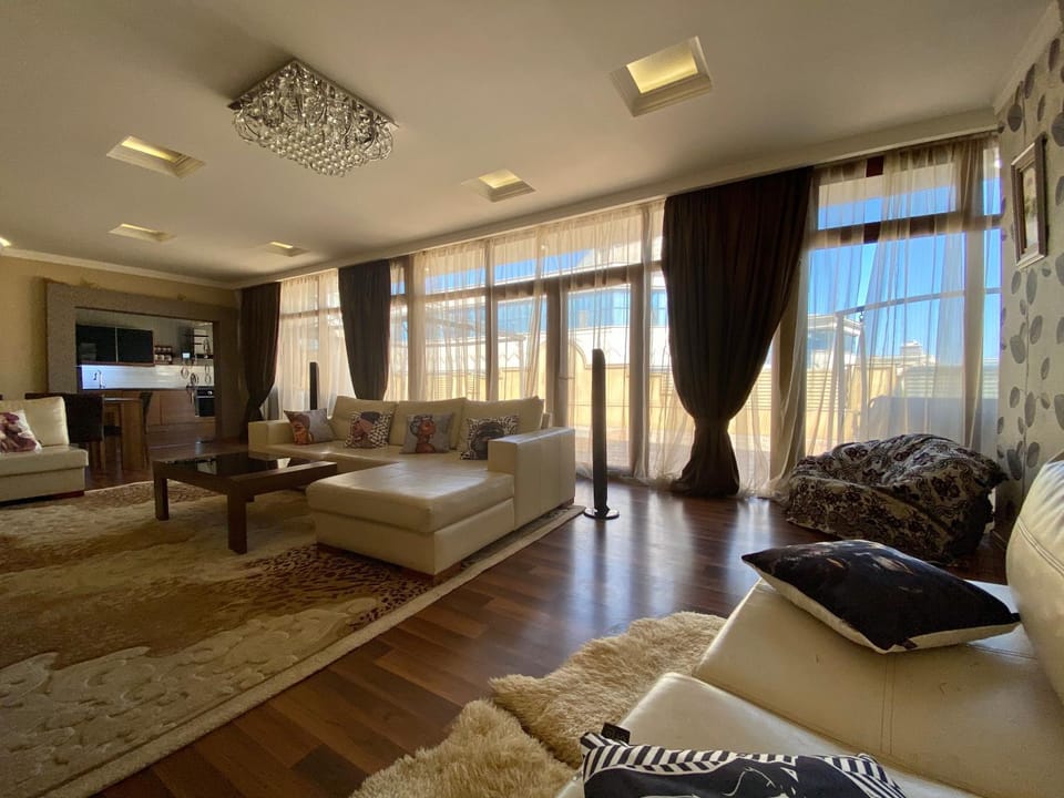 TV and multimedia, Living room, Photo of the whole room, Seating area