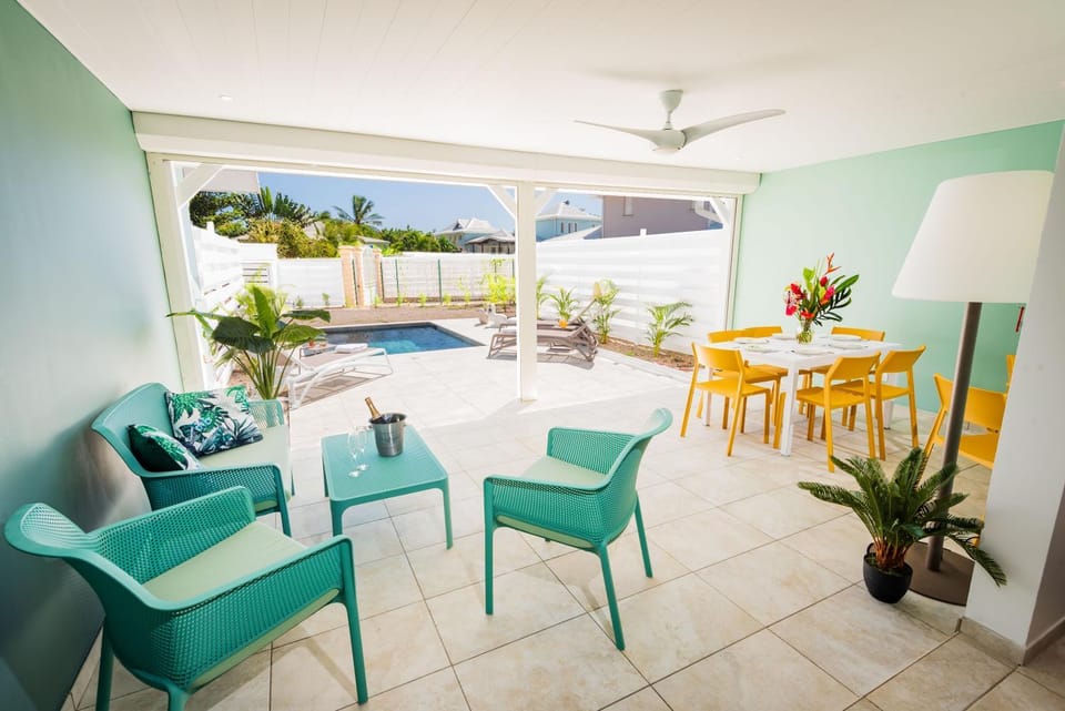 Patio, Balcony/Terrace, Dining area, Swimming pool