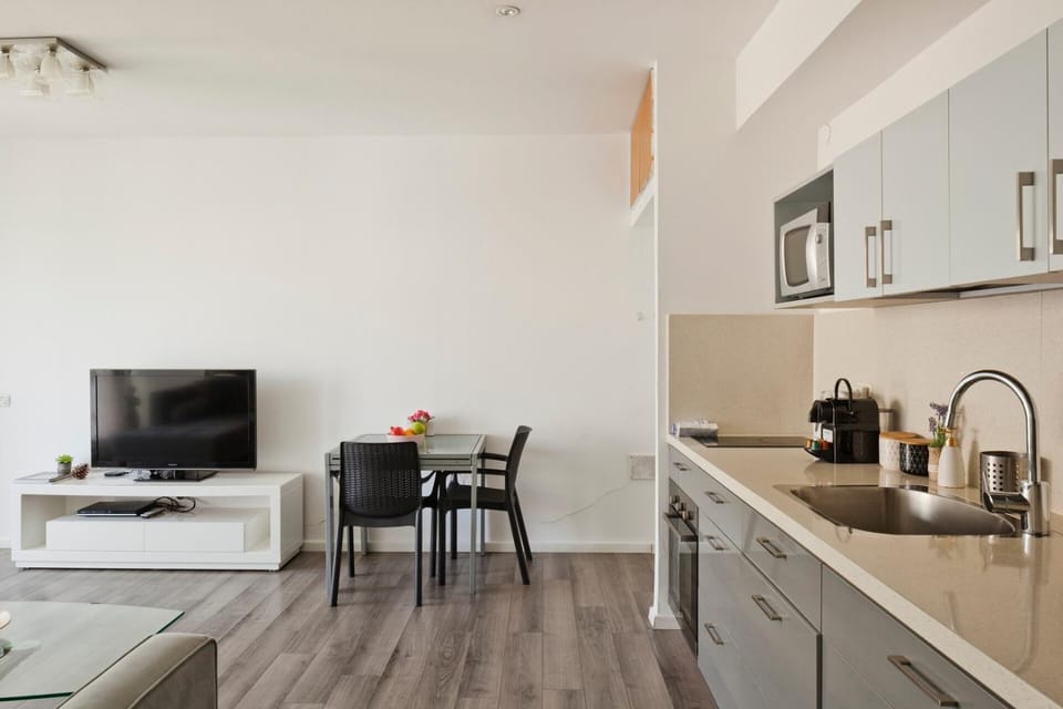 Big Apartment Next to Gordon Beach Plus Free Parking Apartment in Tel Aviv-Yafo