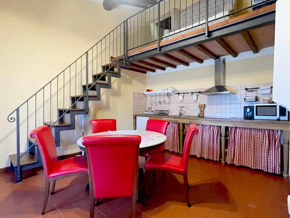 Dining area, kitchen