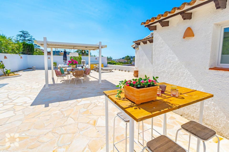 Property building, Patio, Spring, Day, Garden, View (from property/room), Balcony/Terrace, Dining area, Garden view