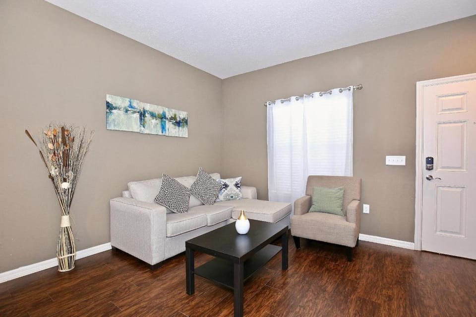 Great townhouse in gated community West Lucaya House in Four Corners