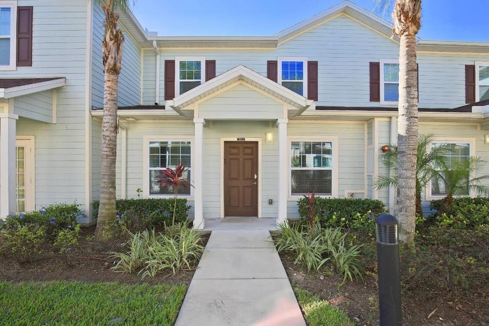 Great townhouse in gated community West Lucaya House in Four Corners