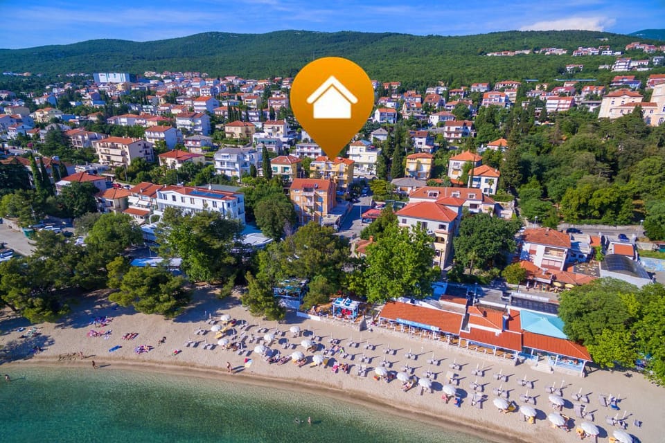 Property building, Beach, Location