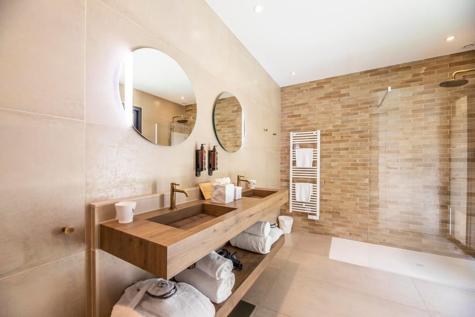 Shower, Bathroom, hair dryier, towels
