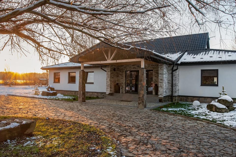 Property building, Facade/entrance, Garden