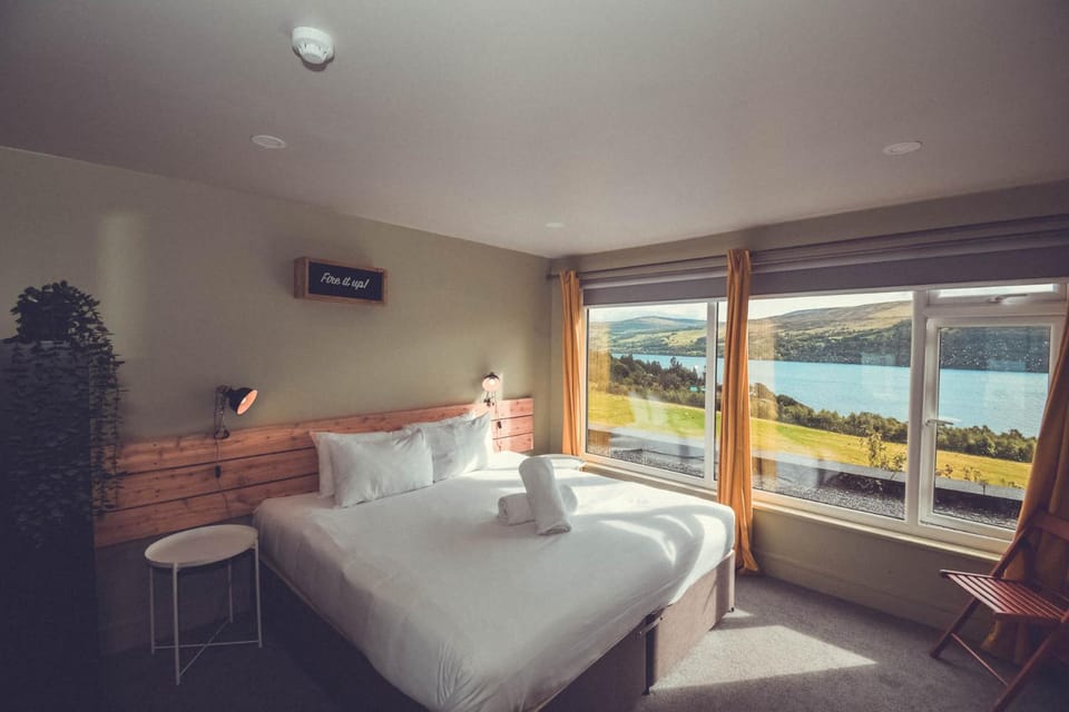 Bedroom, Lake view, towels