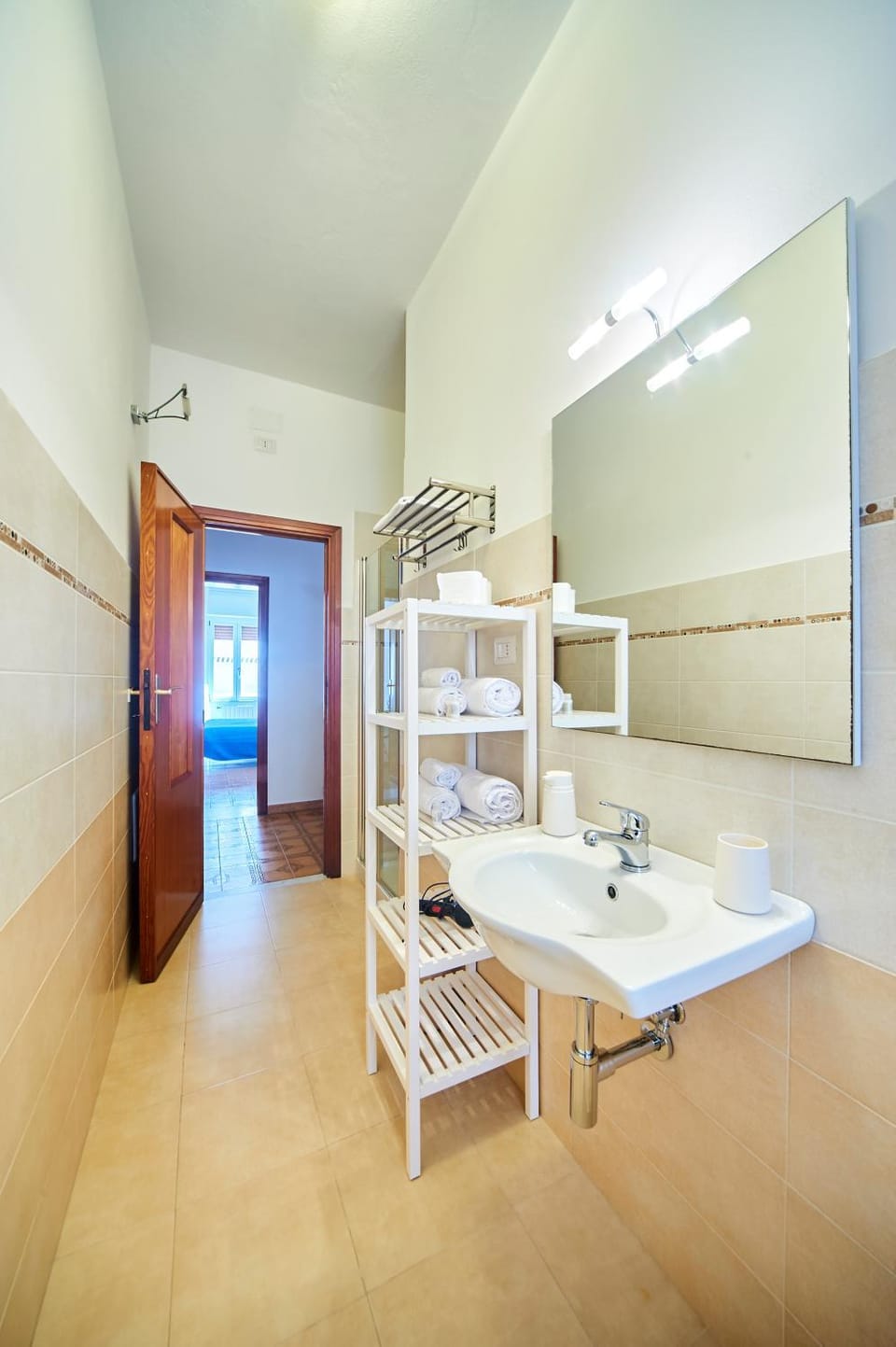 Bathroom, towels