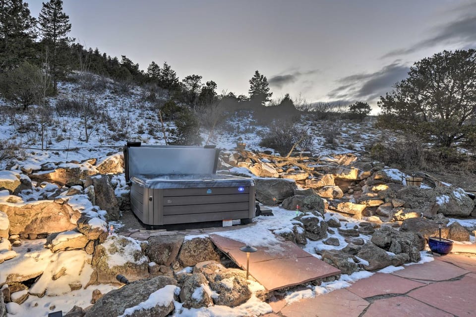 Rio Grande National Forest Cabin: Views & Hot Tub Cabin in Colorado