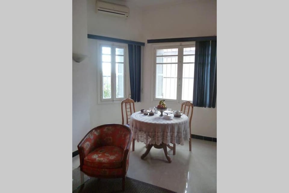 Seating area, Dining area