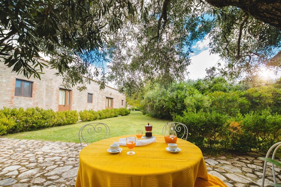 Property building, Spring, Day, Garden, Food and drinks, Dining area, Food, Garden view