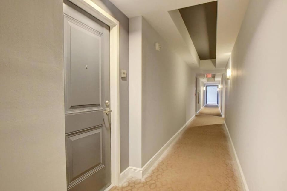 One bedroom in Lux condo,Casa Costa! wbeachpass! House in Boynton Beach