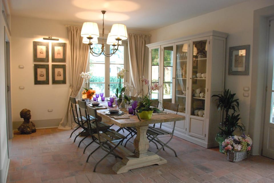 Restaurant/places to eat, Communal lounge/ TV room, Decorative detail, Dining area