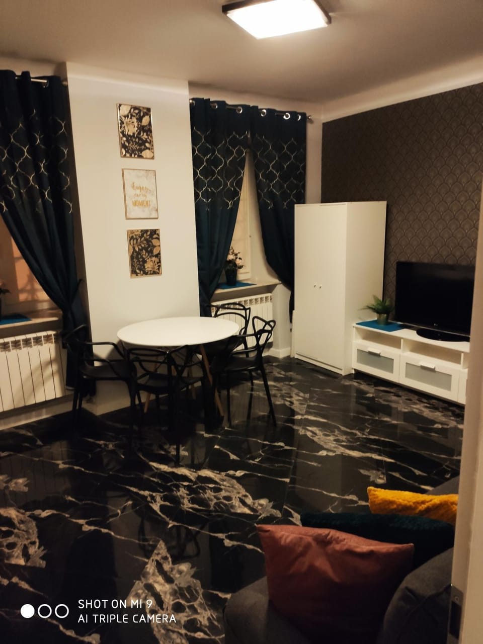 TV and multimedia, Living room, Seating area, Dining area