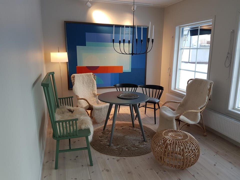 Living room, Seating area