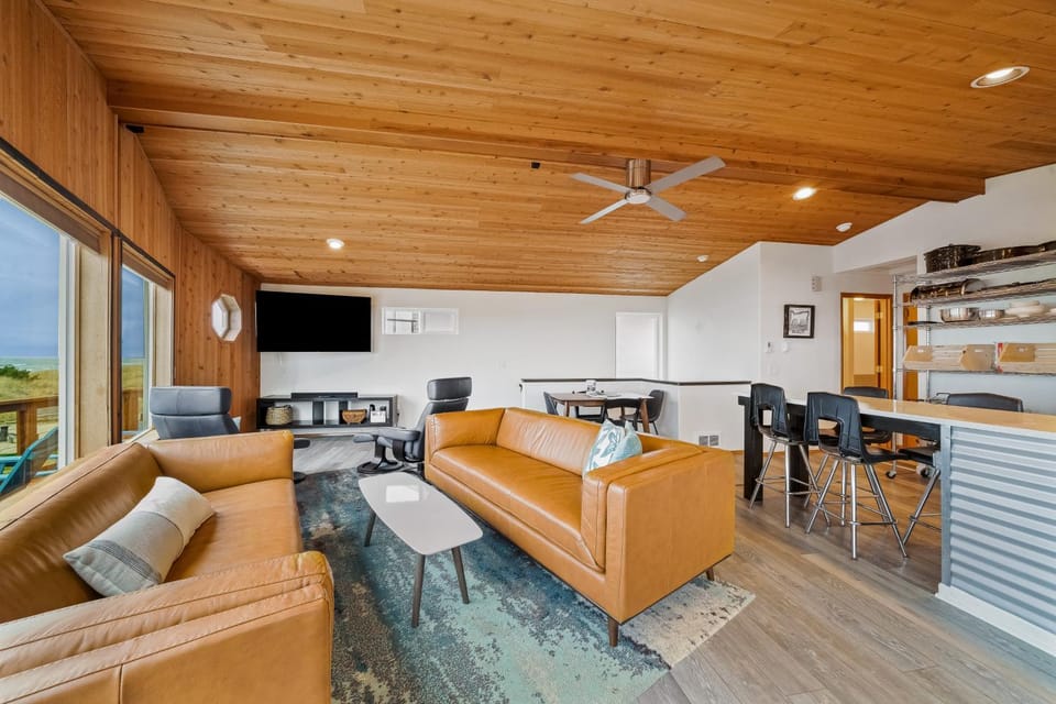 Pacific Oasis House in Rockaway Beach