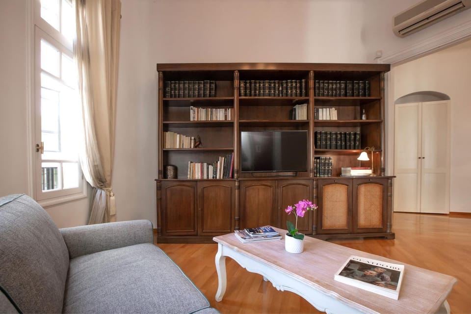 Library, Living room, Seating area