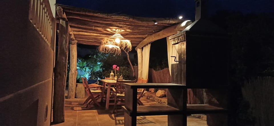 Night, Dining area