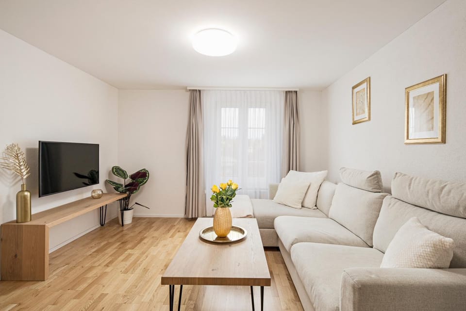 Communal lounge/ TV room, TV and multimedia, Living room, Seating area