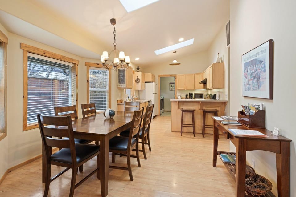 Huckleberry Cottage House in Bend