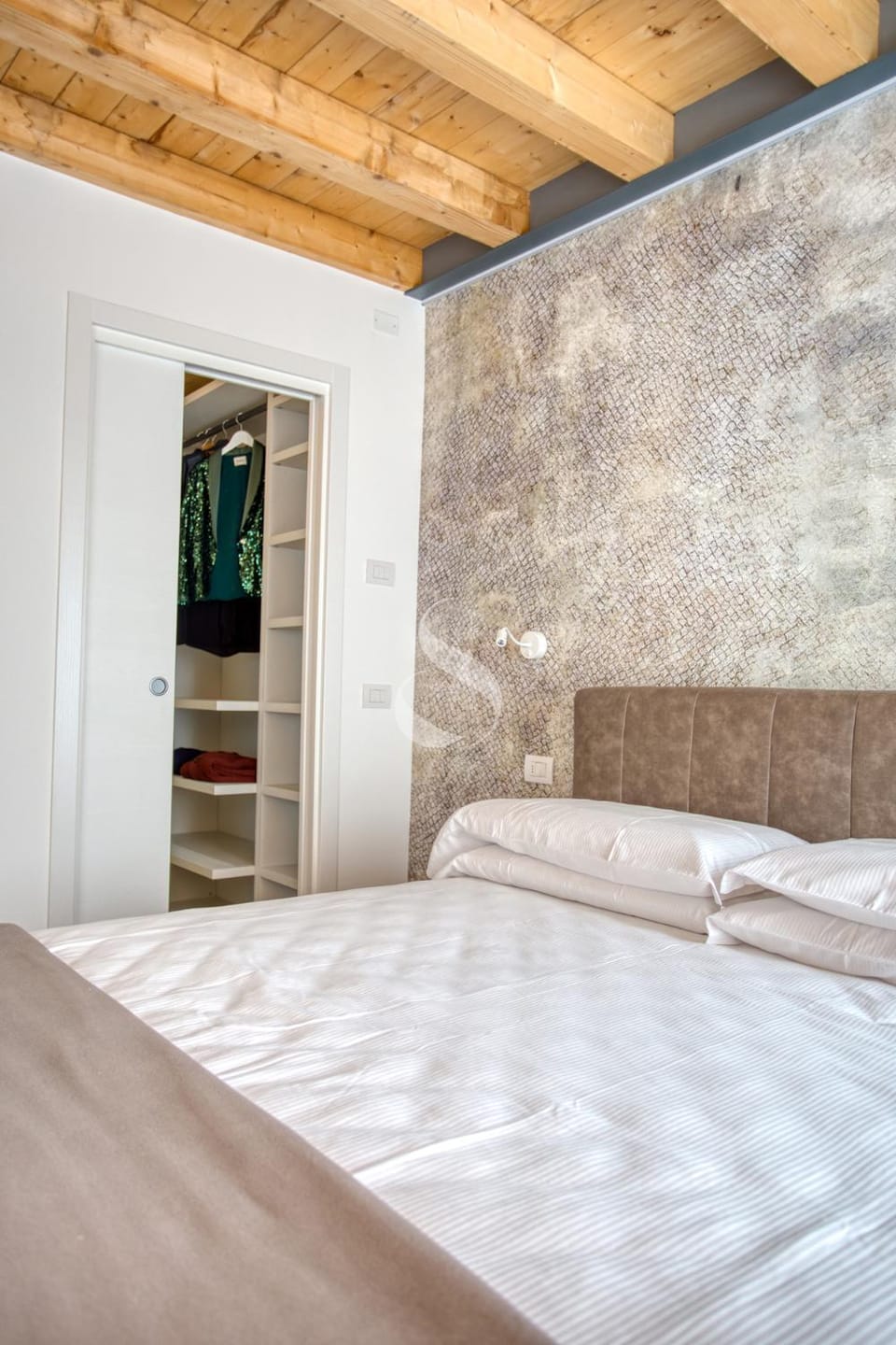 Bed, Photo of the whole room, Bedroom, wardrobe
