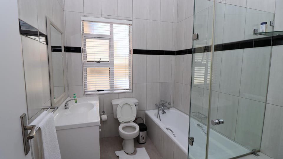 Shower, Toilet, Bathroom, Bath, towels