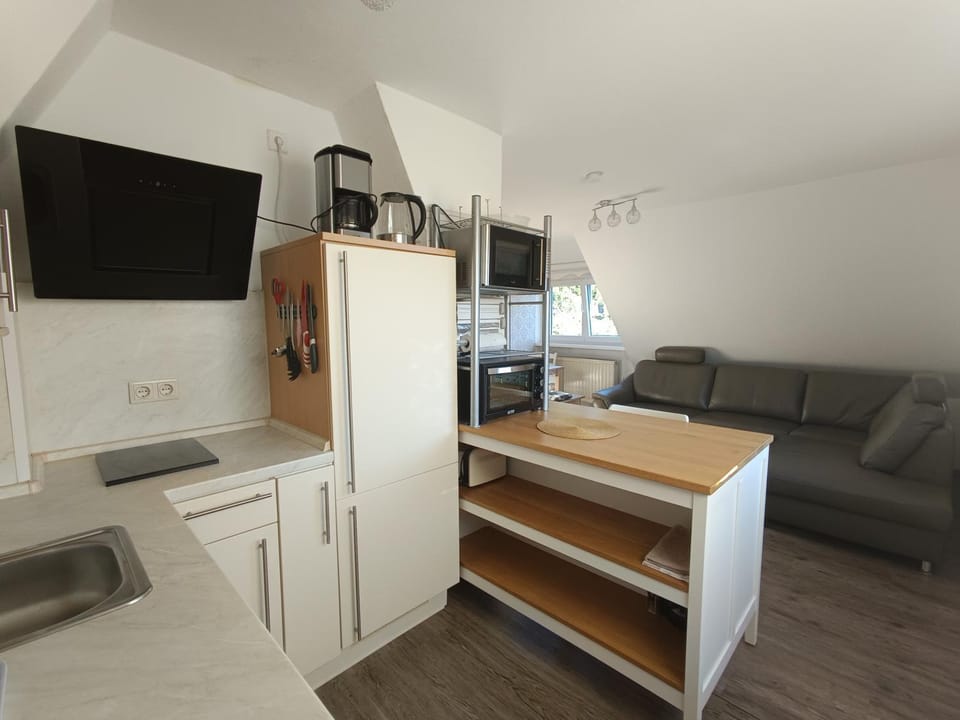 Kitchen or kitchenette, Living room, Seating area