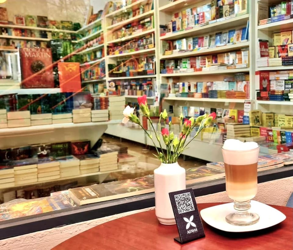 Restaurant/places to eat, Coffee/tea facilities, Shopping Area