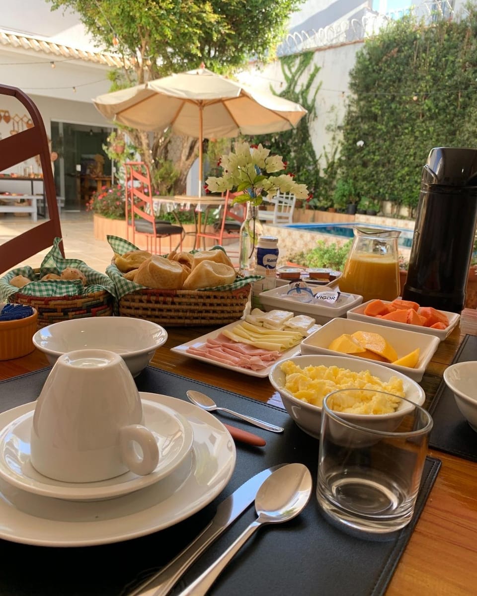 Swimming pool, Breakfast