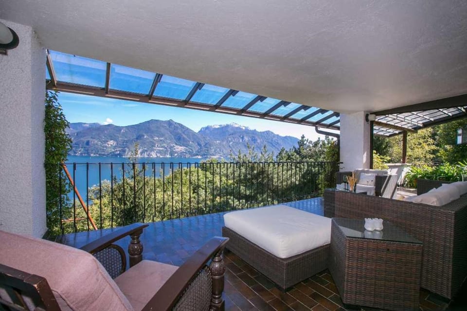 Balcony/Terrace, Lake view