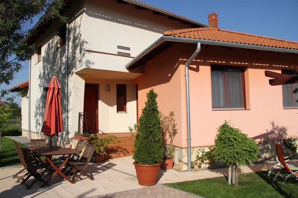 Simon Vendégház Balatongyörök Apartment in Hungary