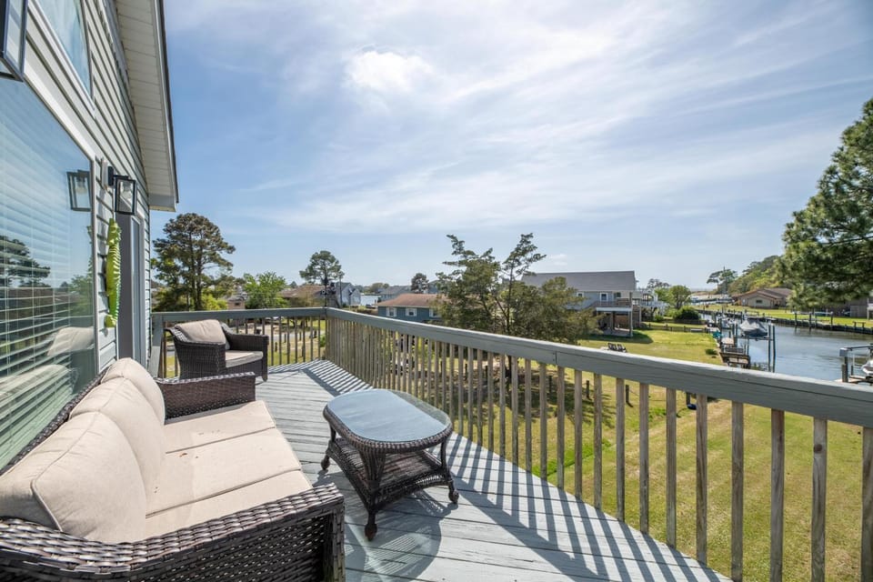 Sound Waves - Colington Harbor, Canalfront w/Access, Pets OK, Community Pool, YR Flex Stays House in North Carolina