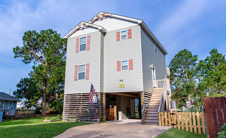 Sound Waves - Colington Harbor, Canalfront w/Access, Pets OK, Community Pool, YR Flex Stays House in North Carolina