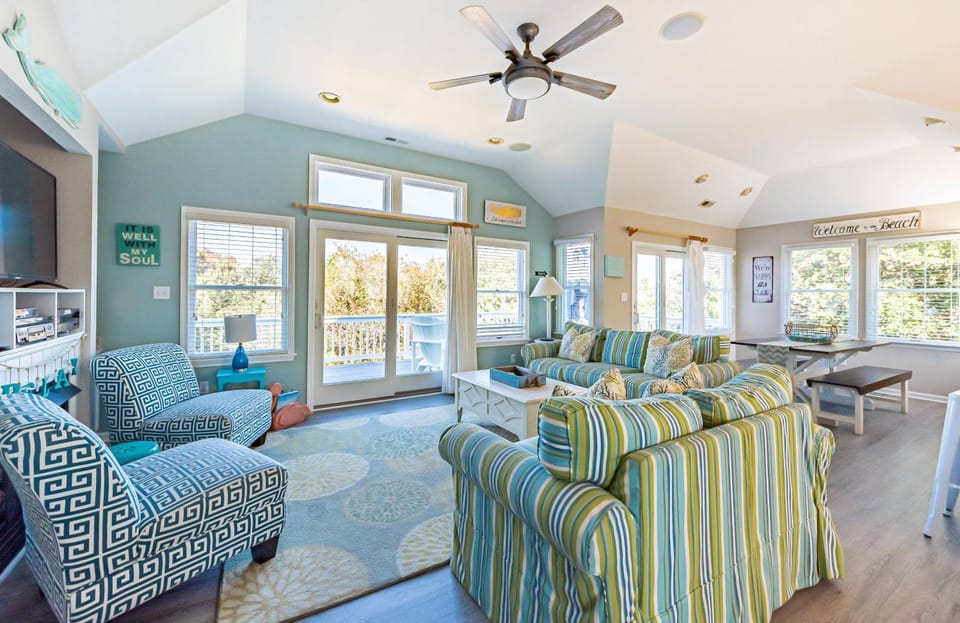 Family Tradition - Duck Landing, Oceanside, 130 Yds to Beach, Pool, Hot Tub, Tiki Bar House in Schooner Ridge