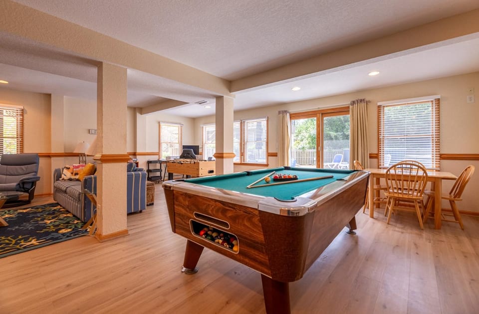 Climate Change - Duck, Sea Tern, Oceanside, 280 Yds to Beach, Pool, Hot Tub, Pets OK House in Duck