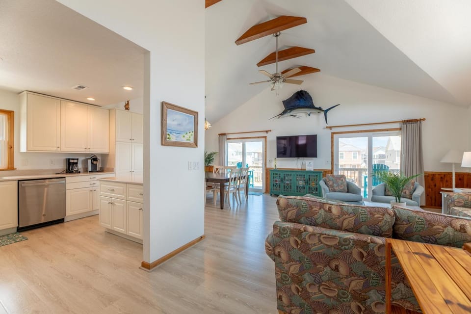 Seagrove View - NH MP 10.5, Oceanside, 800 ft to the BEACH, YMCA Passes House in Nags Head
