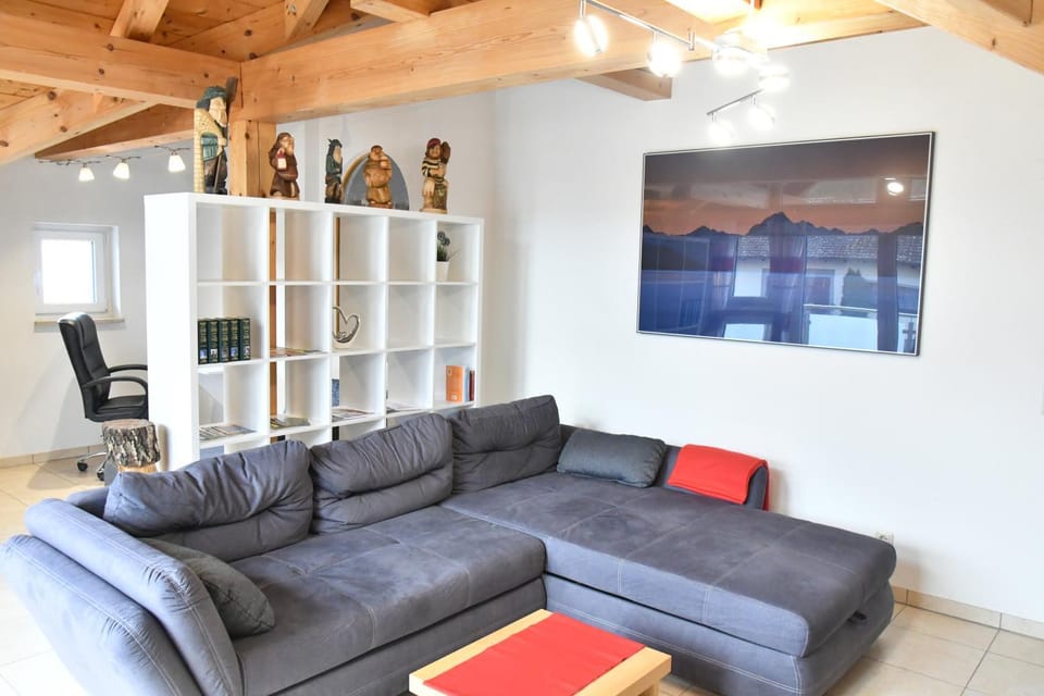 Living room, Photo of the whole room, Decorative detail, Seating area