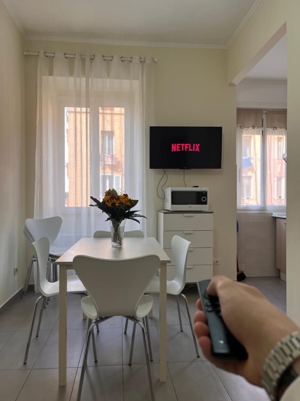 Communal lounge/ TV room, TV and multimedia, Kitchen or kitchenette, Living room, Seating area, Dining area