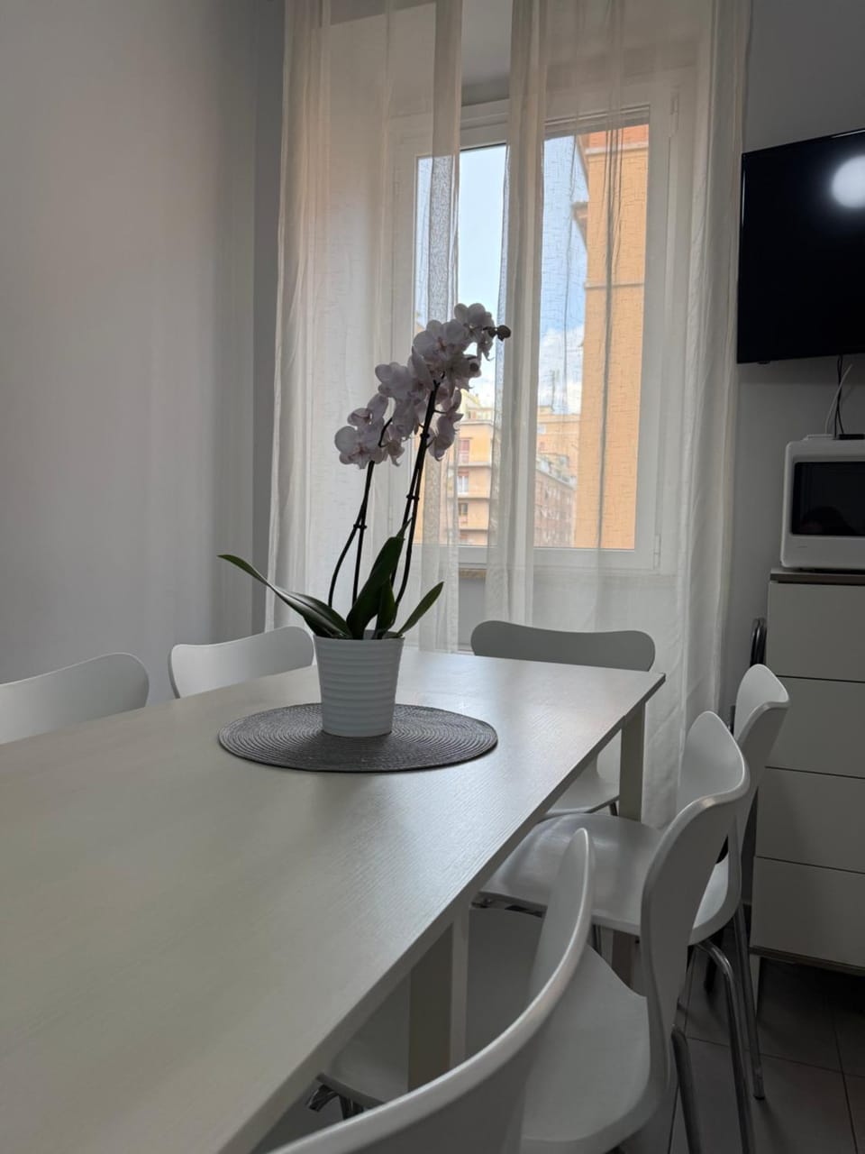 Roman Art Apartment - Metro C to Colosseum Apartment in Rome