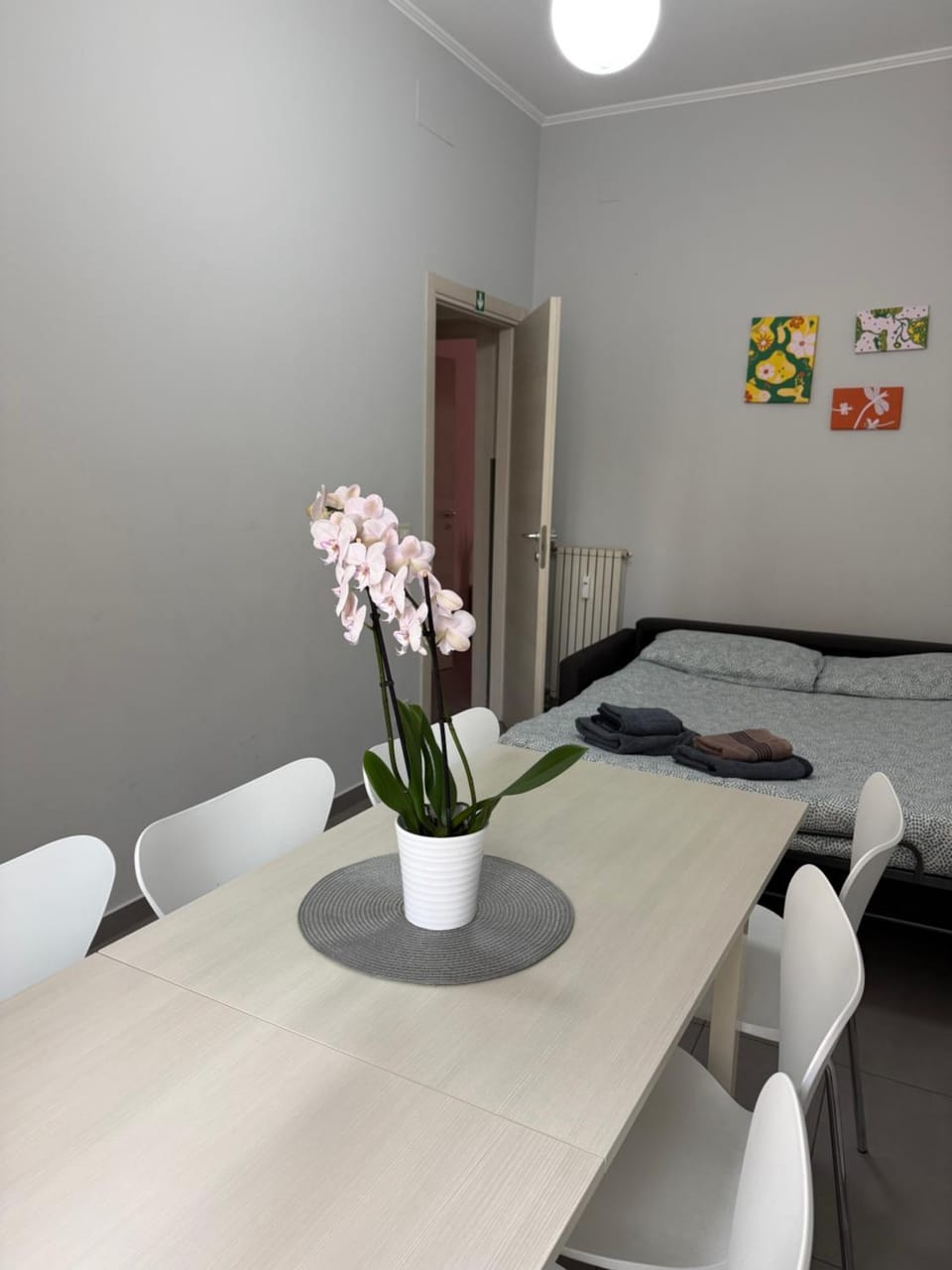 Roman Art Apartment - Metro C to Colosseum Apartment in Rome