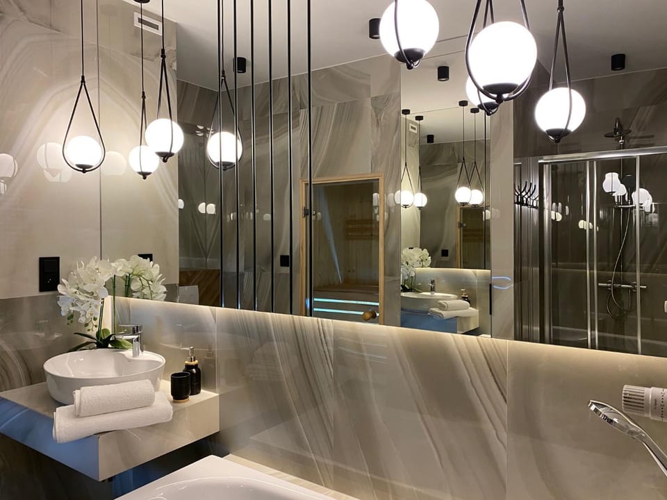 Shower, Toilet, Sauna, Bathroom, Spa and wellness centre/facilities, Area and facilities, Bath