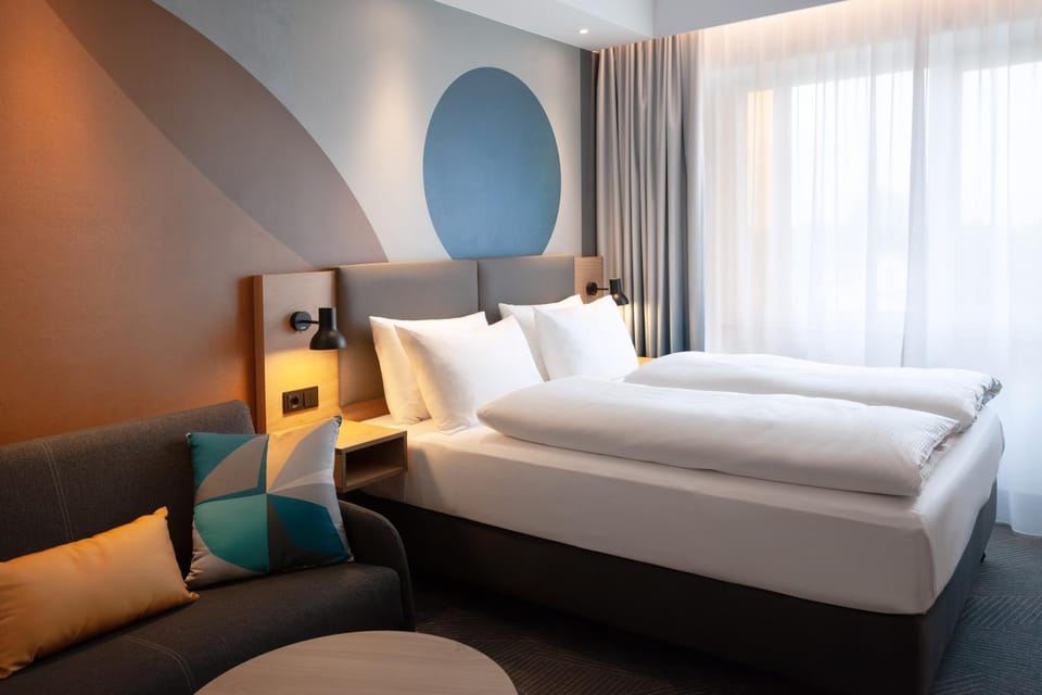 Bed, Photo of the whole room, Seating area, Bedroom