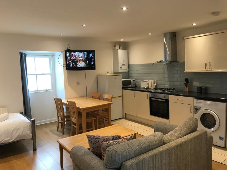 Spacious Two Double Bedrooms Flat, H 5 Apartment in Great Yarmouth
