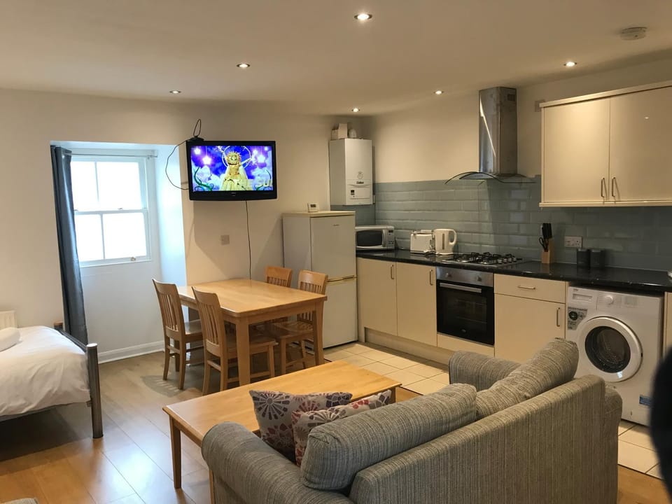 Spacious Two Double Bedrooms Flat, H 5 Apartment in Great Yarmouth