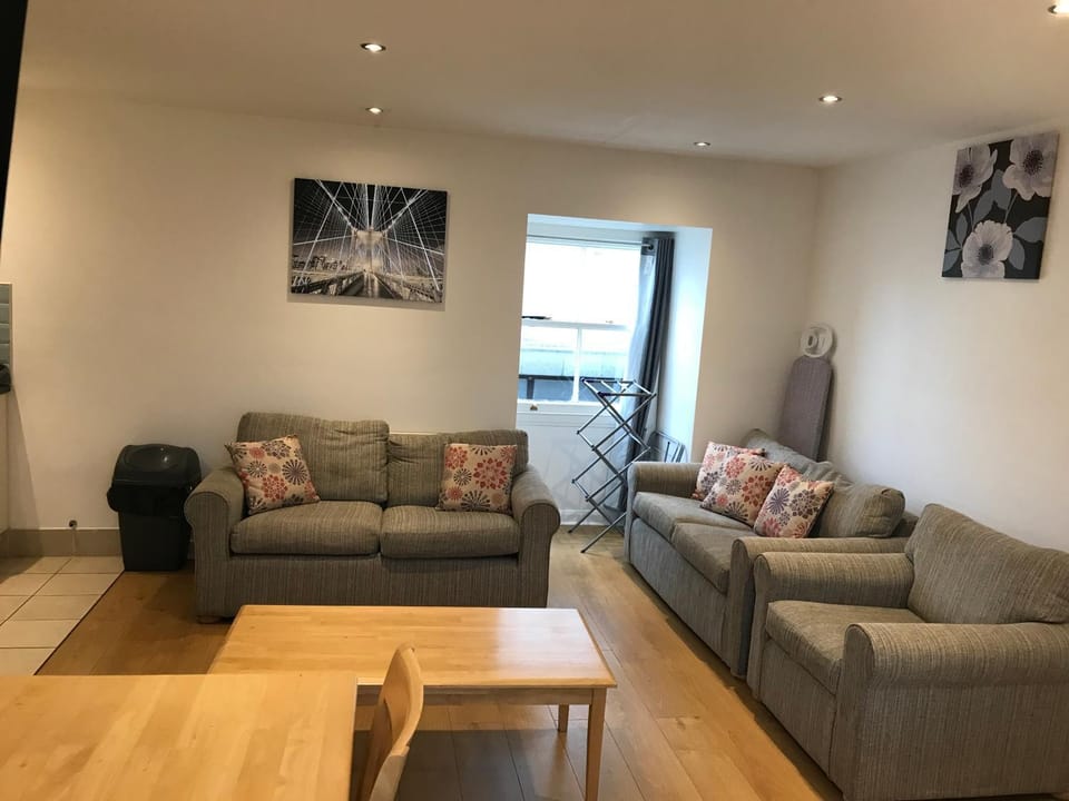 Spacious Two Double Bedrooms Flat, H 5 Apartment in Great Yarmouth